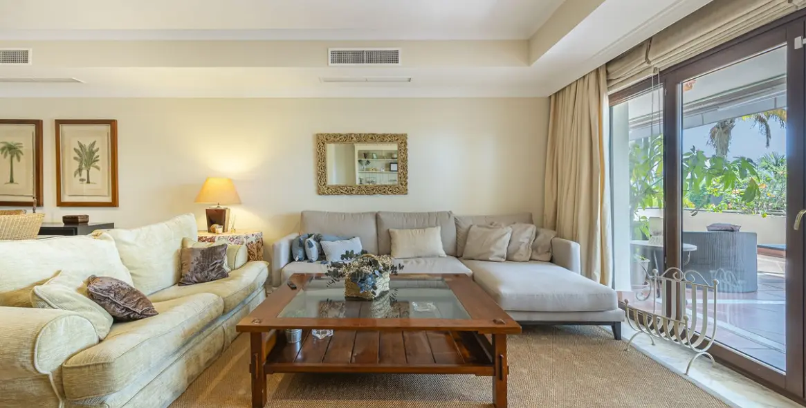 Short-term rent of ground floor apartment in The Golden Mile 10