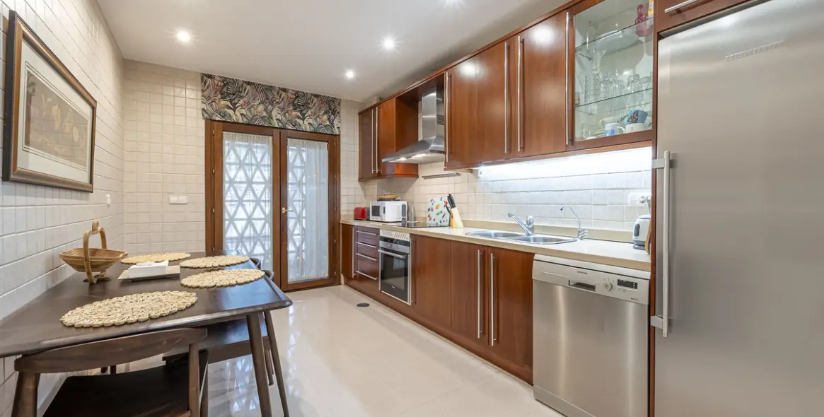 Short-term rent of ground floor apartment in The Golden Mile 14