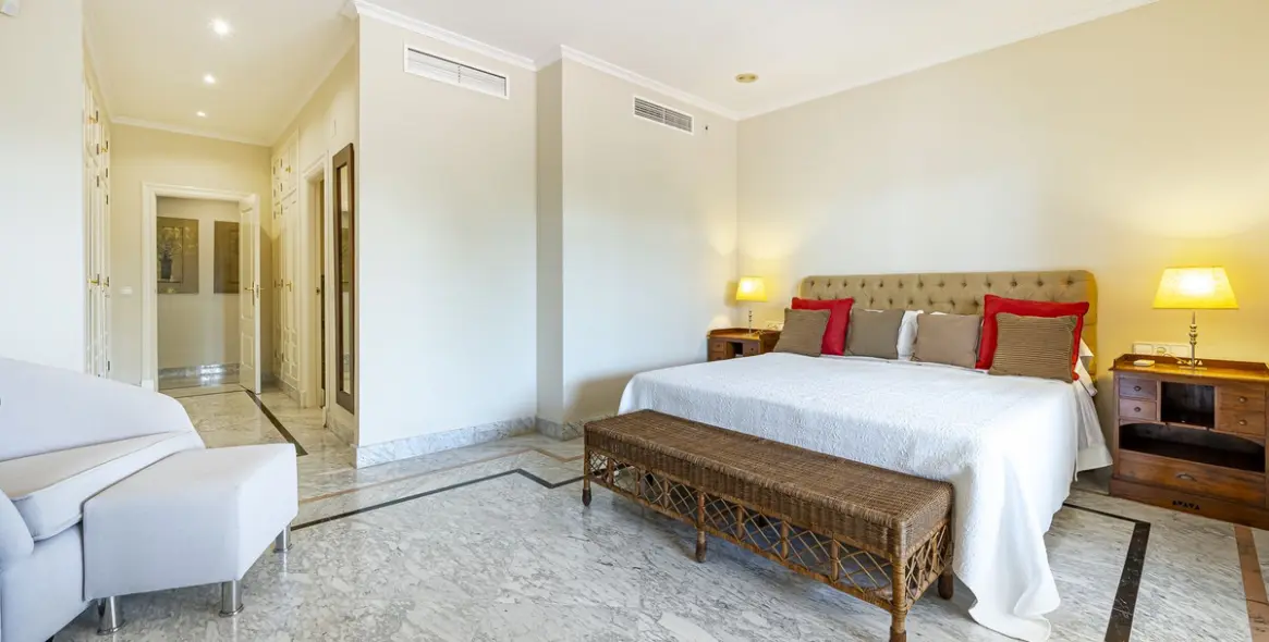 Short-term rent of ground floor apartment in The Golden Mile 20