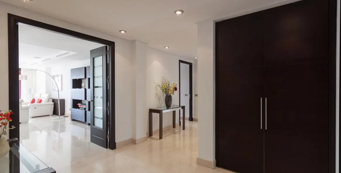 Short-term rent of middle floor apartment in Puerto Banús 2