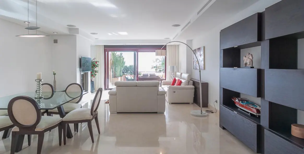 Short-term rent of middle floor apartment in Puerto Banús 3