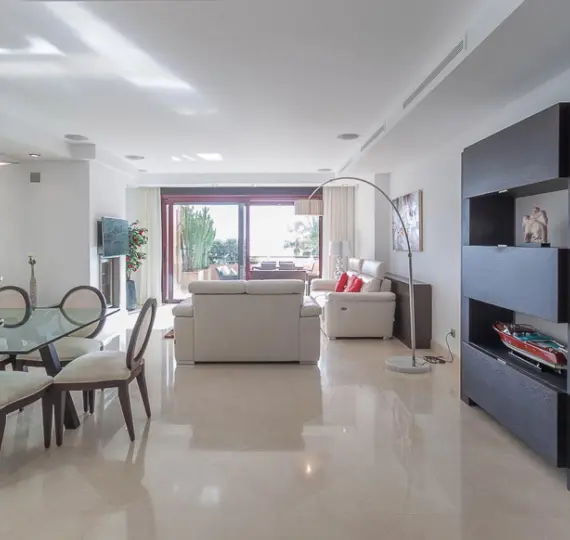 Short-term rent of middle floor apartment in Puerto Banús