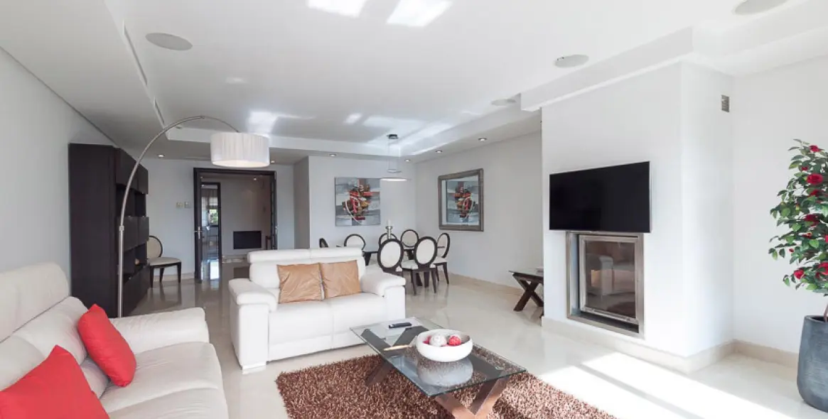 Short-term rent of middle floor apartment in Puerto Banús 4