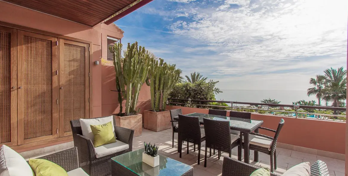 Short-term rent of middle floor apartment in Puerto Banús 6