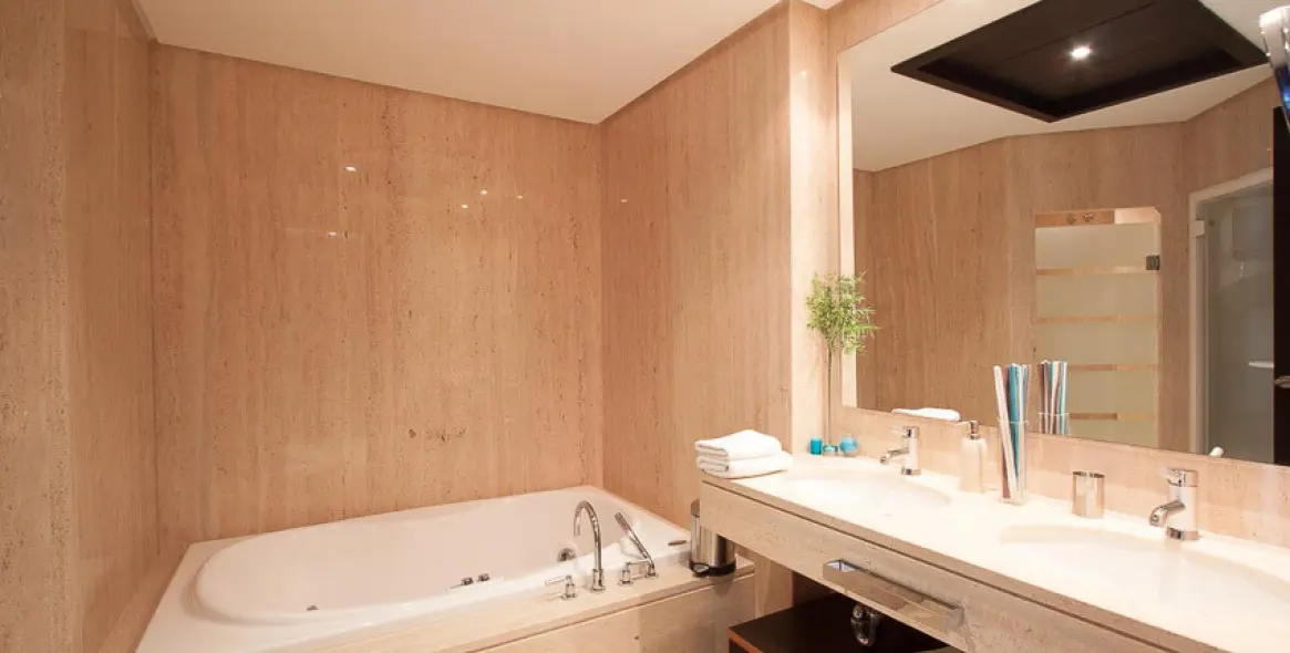 Short-term rent of middle floor apartment in Puerto Banús 8