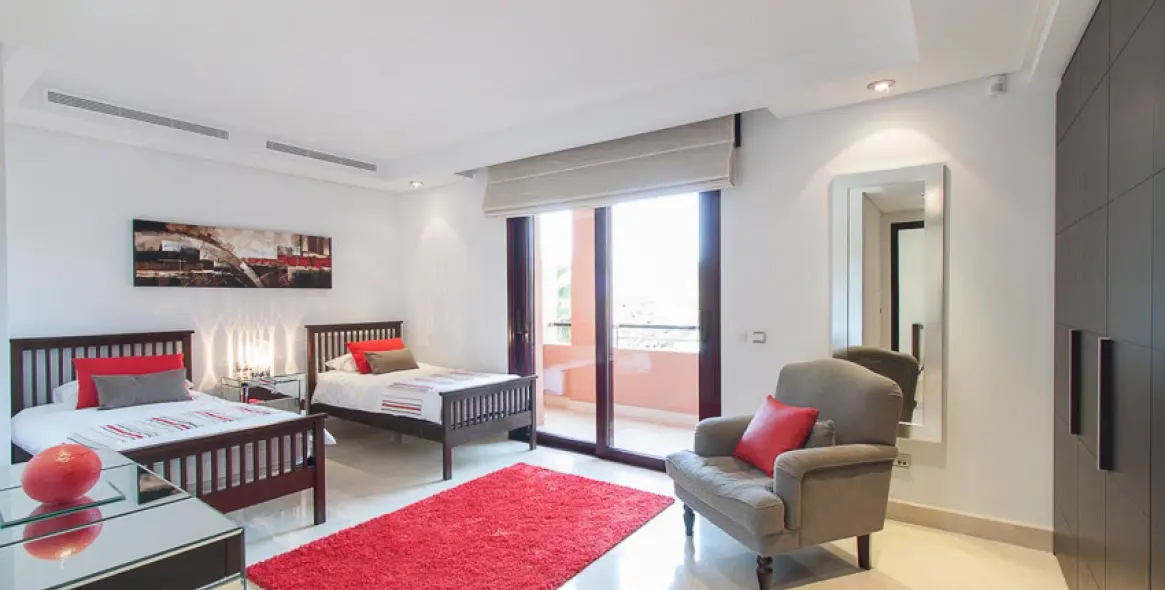 Short-term rent of middle floor apartment in Puerto Banús 9