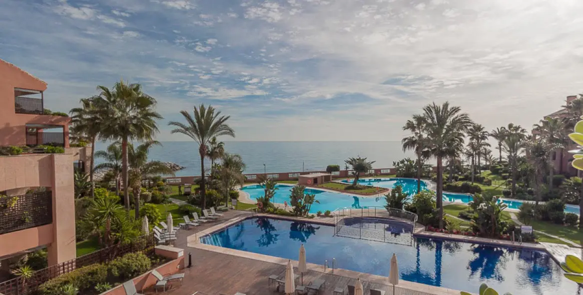 Short-term rent of middle floor apartment in Puerto Banús 13