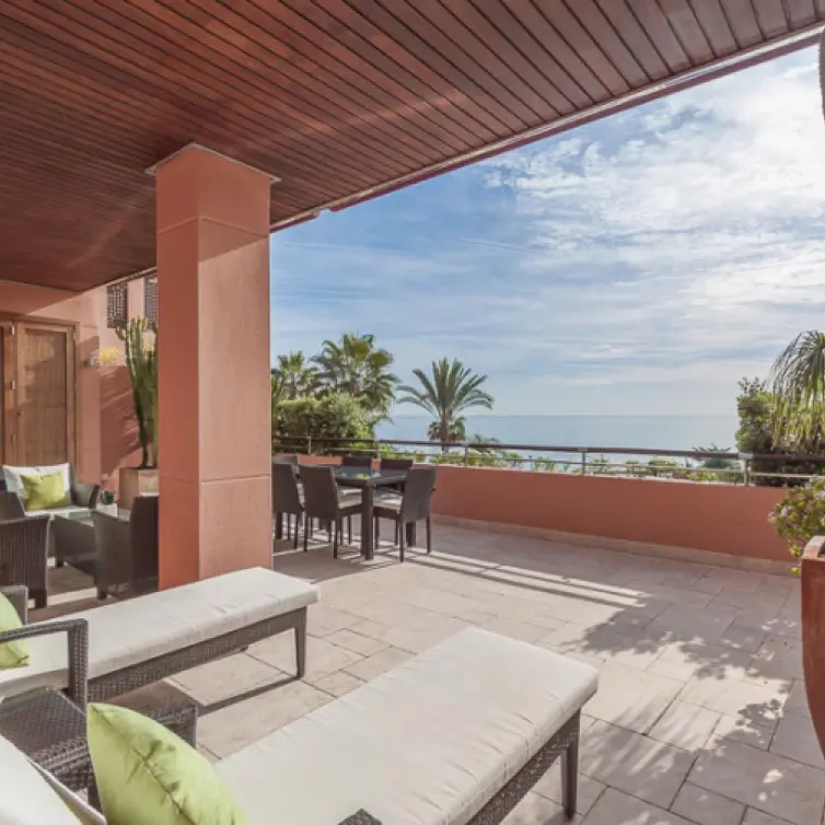 Краткосрочная аренда апартаментов на среднем этаже в Puerto Banús