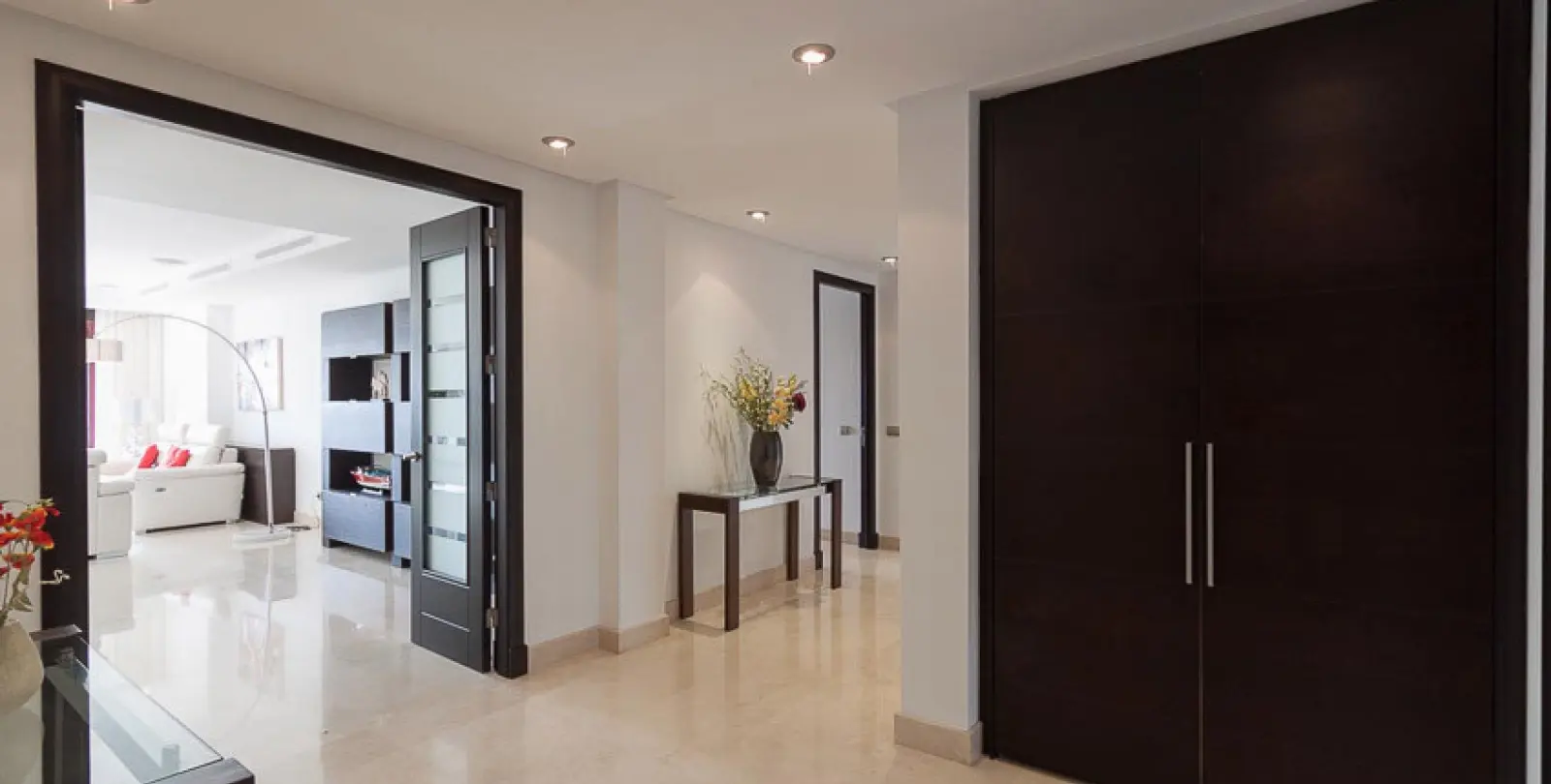 Short-term rent of middle floor apartment in Puerto Banús 2