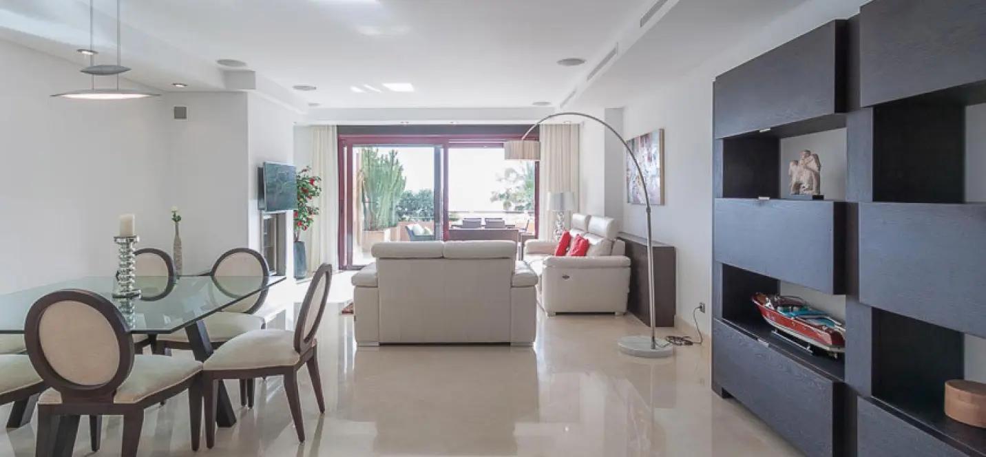 Краткосрочная аренда апартаментов на среднем этаже в Puerto Banús 2