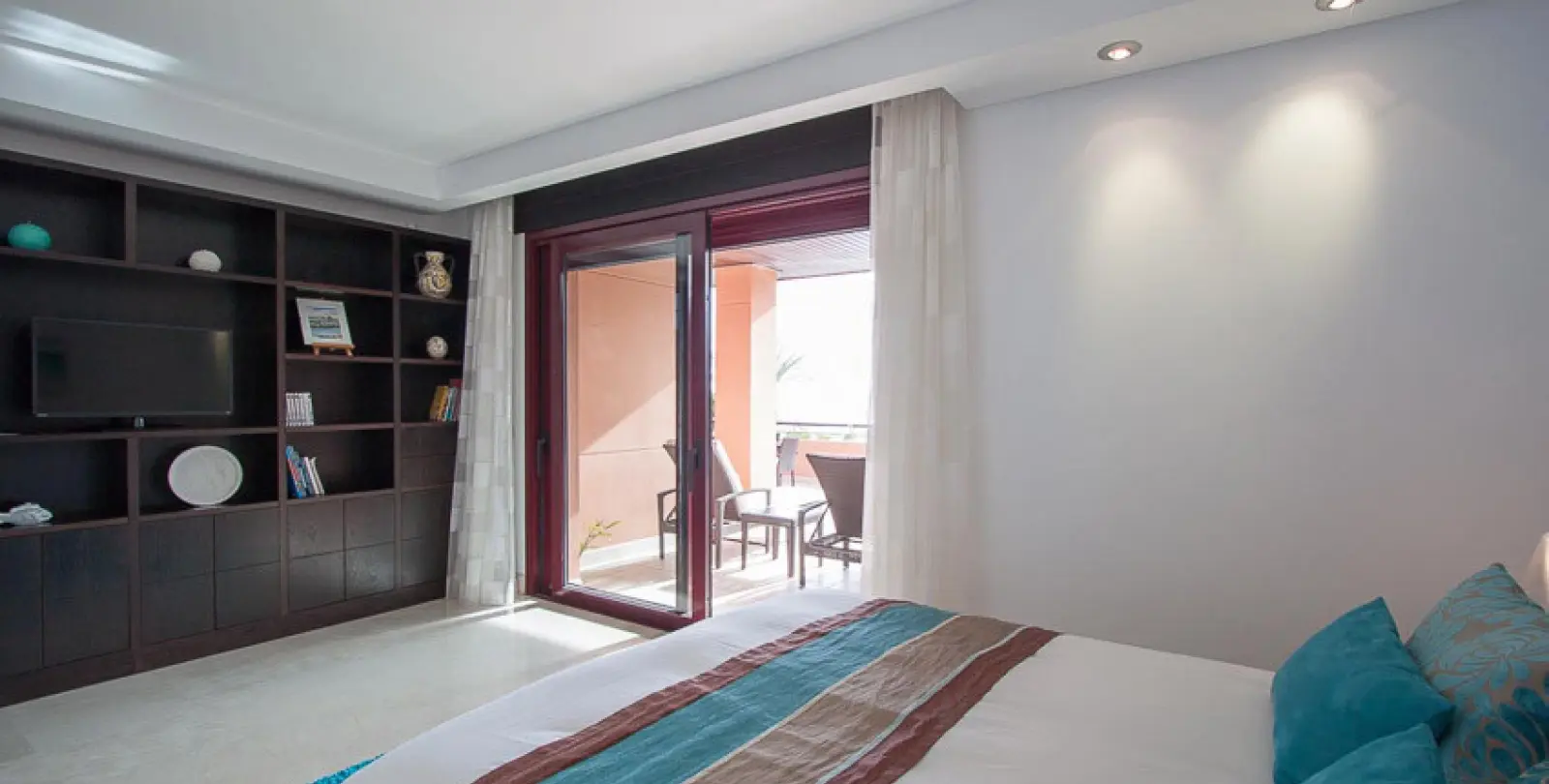 Short-term rent of middle floor apartment in Puerto Banús 12