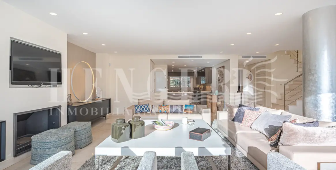 Short-term rent of penthouse in The Golden Mile 1