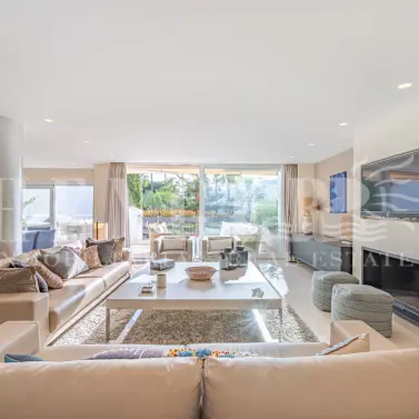 Short-term rent of penthouse in The Golden Mile