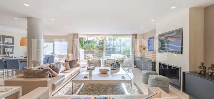 Short-term rent of penthouse in The Golden Mile 1