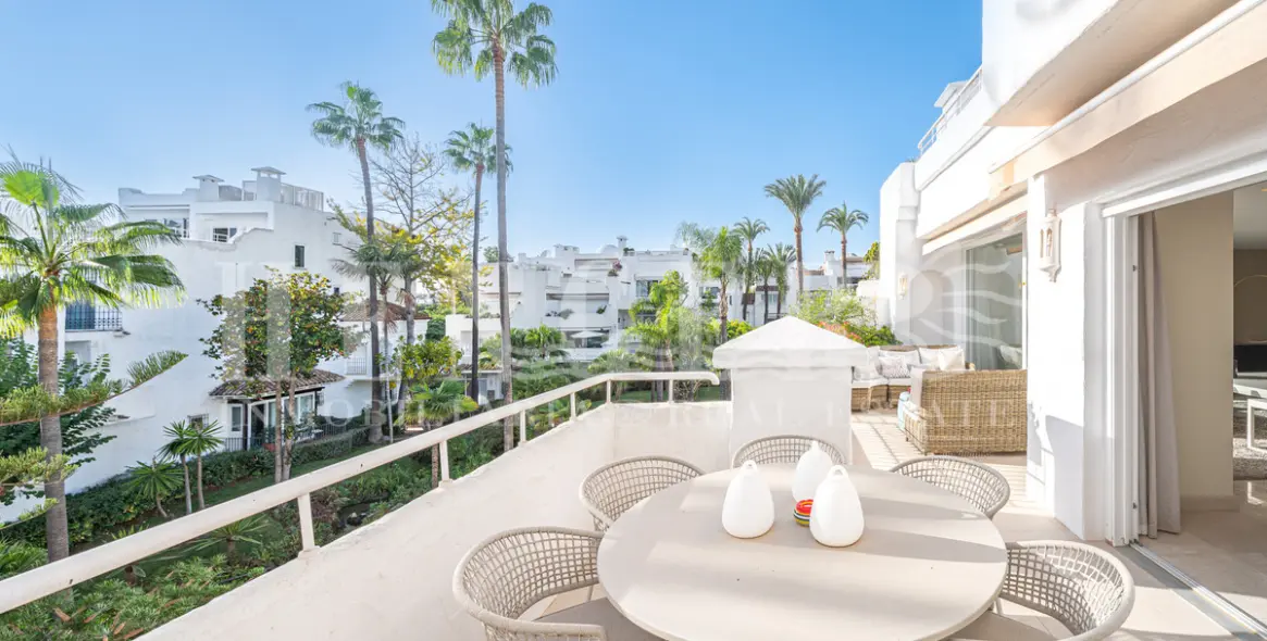 Short-term rent of penthouse in The Golden Mile 19