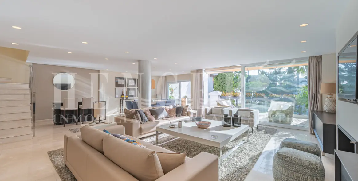 Short-term rent of penthouse in The Golden Mile 4