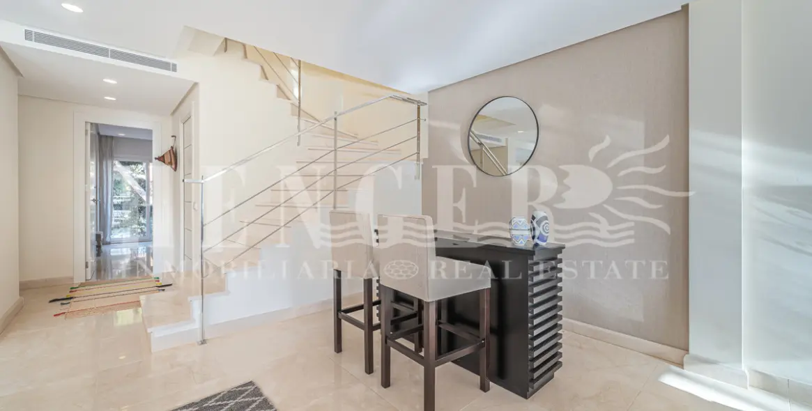 Short-term rent of penthouse in The Golden Mile 6