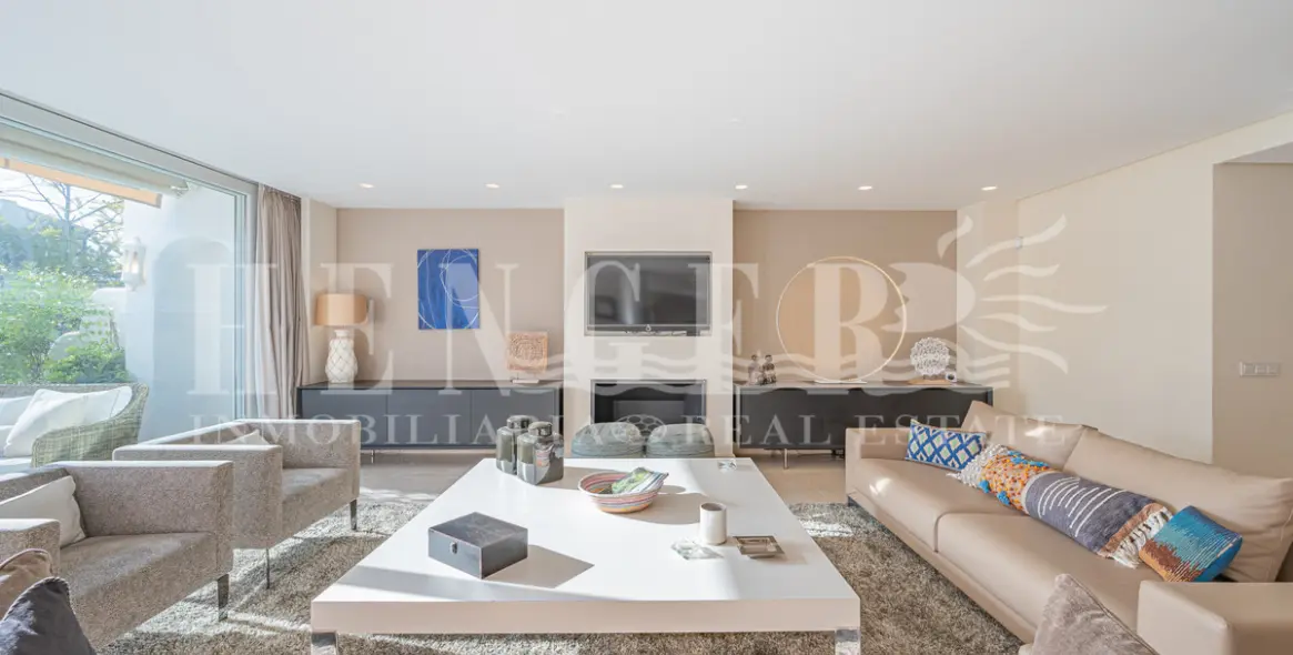 Short-term rent of penthouse in The Golden Mile 7