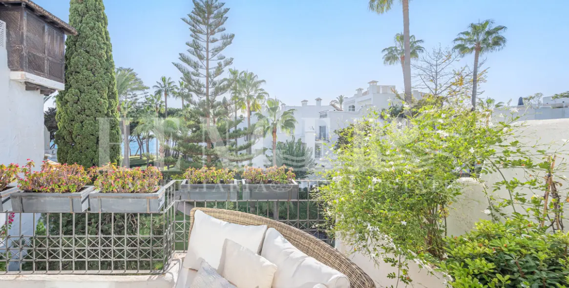 Short-term rent of penthouse in The Golden Mile 21