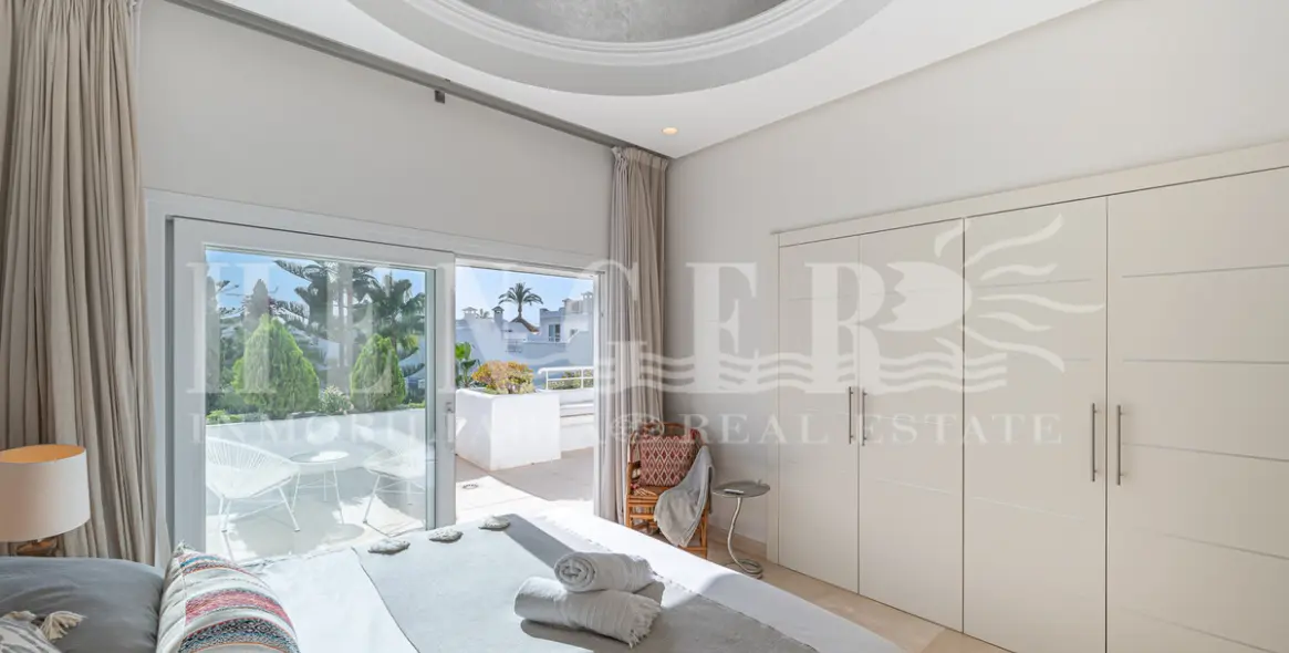 Short-term rent of penthouse in The Golden Mile 22