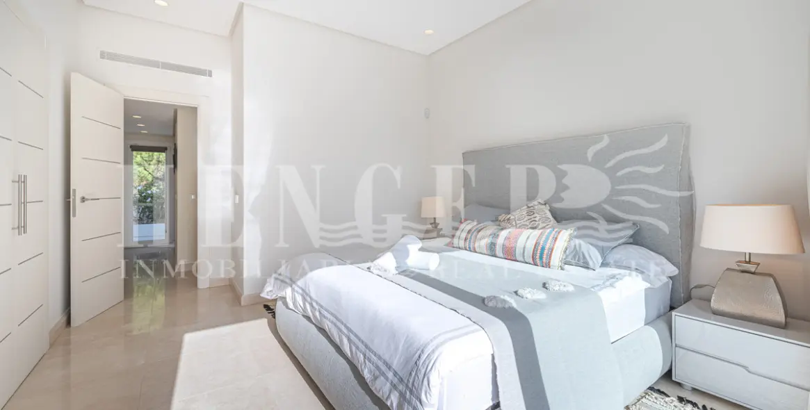 Short-term rent of penthouse in The Golden Mile 23