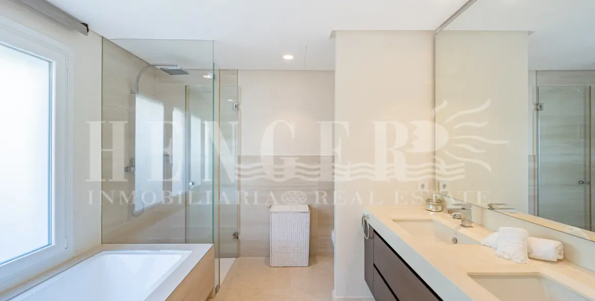 Short-term rent of penthouse in The Golden Mile 25