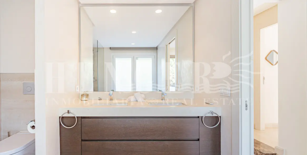 Short-term rent of penthouse in The Golden Mile 26