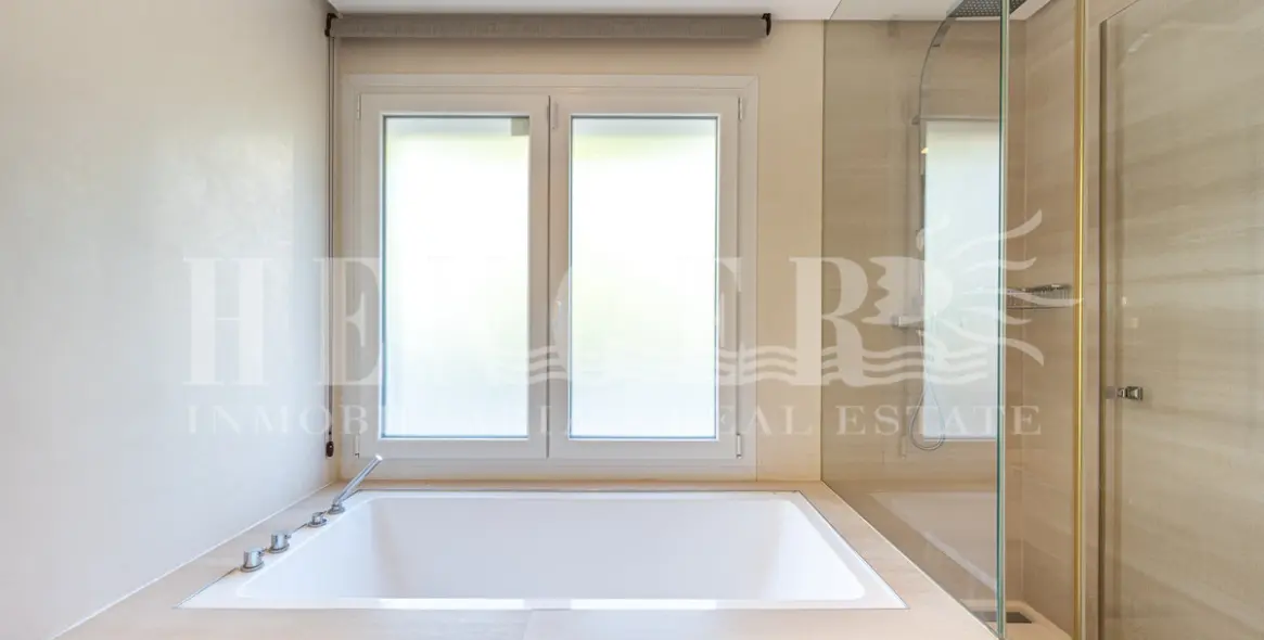 Short-term rent of penthouse in The Golden Mile 27