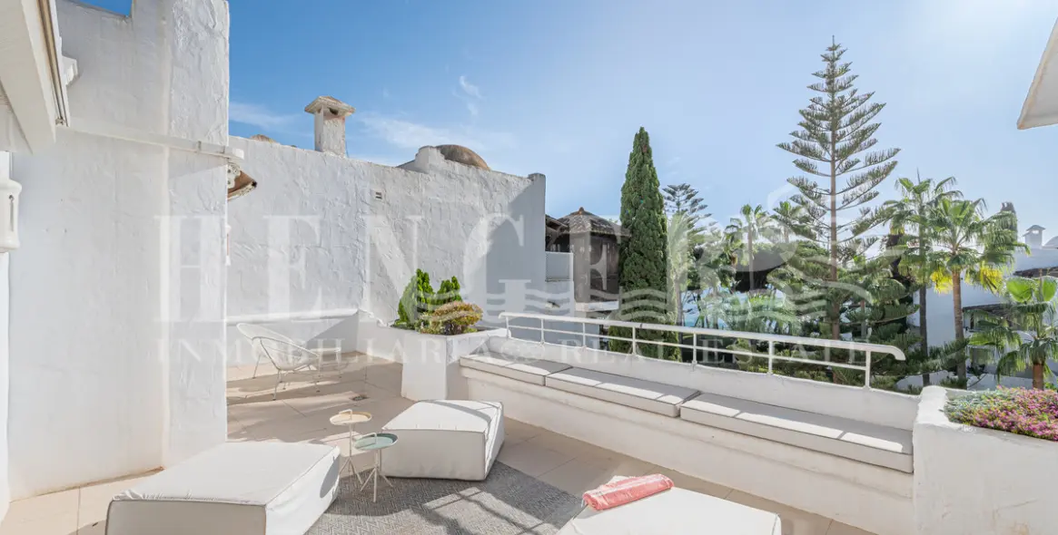 Short-term rent of penthouse in The Golden Mile 28