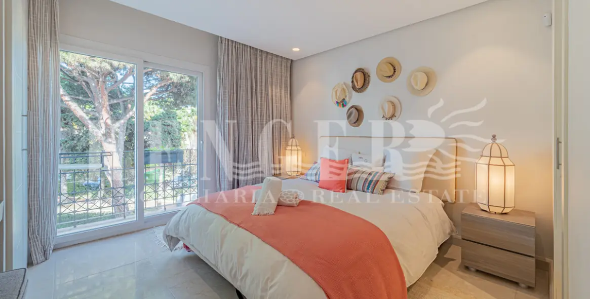 Short-term rent of penthouse in The Golden Mile 33