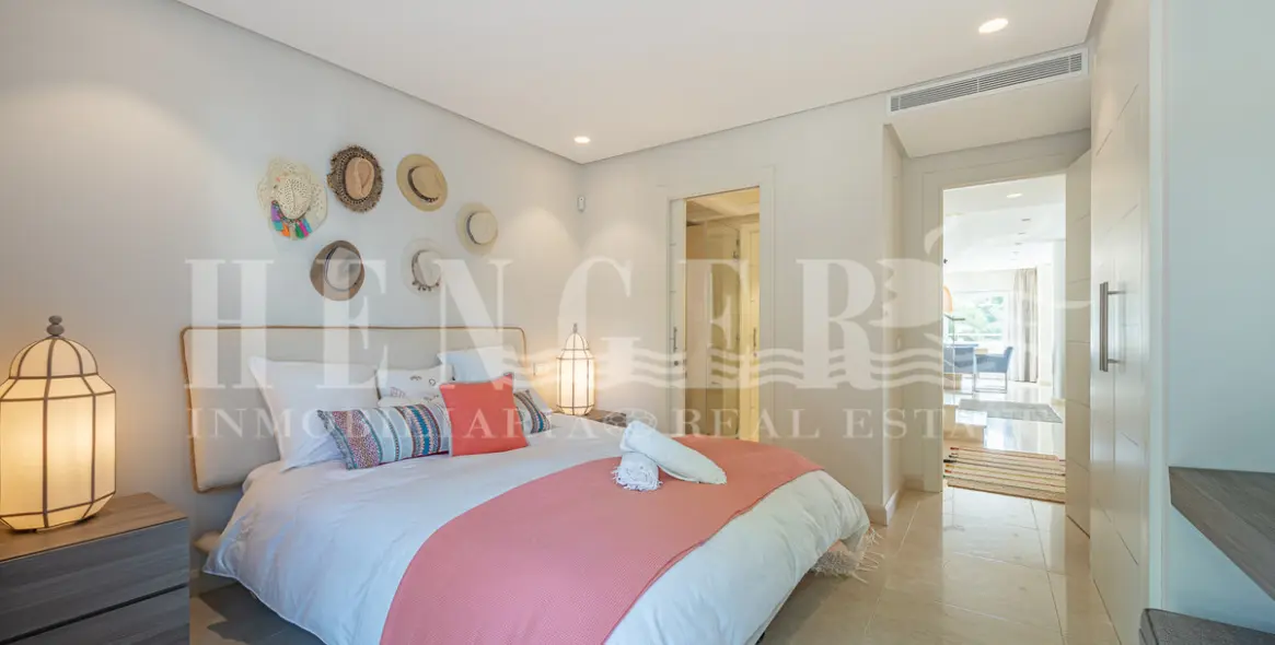 Short-term rent of penthouse in The Golden Mile 34