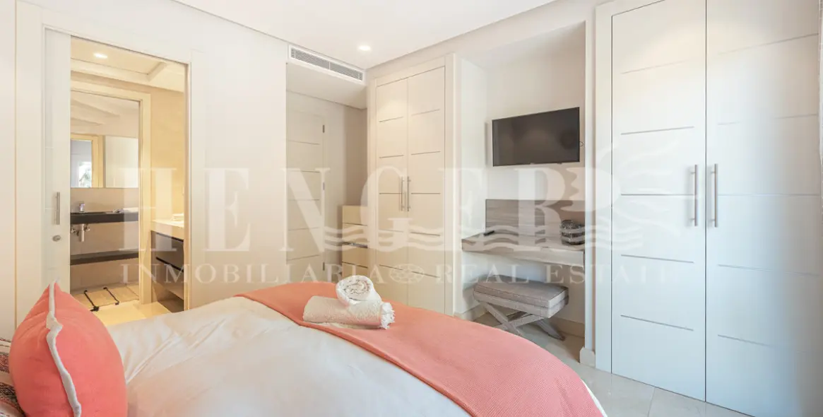 Short-term rent of penthouse in The Golden Mile 35