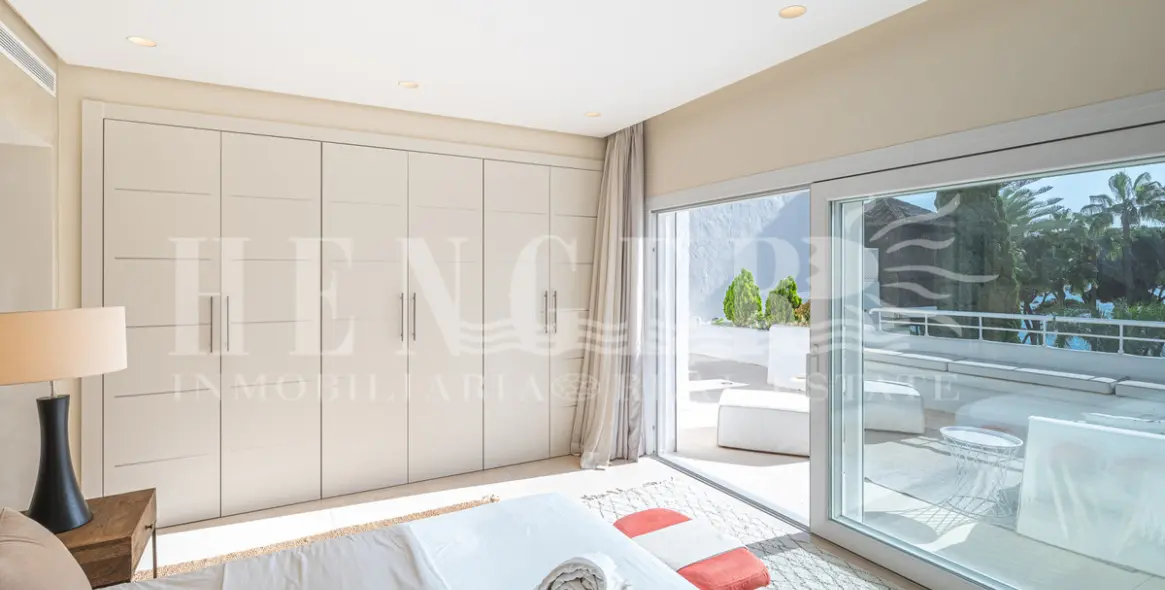 Short-term rent of penthouse in The Golden Mile 36