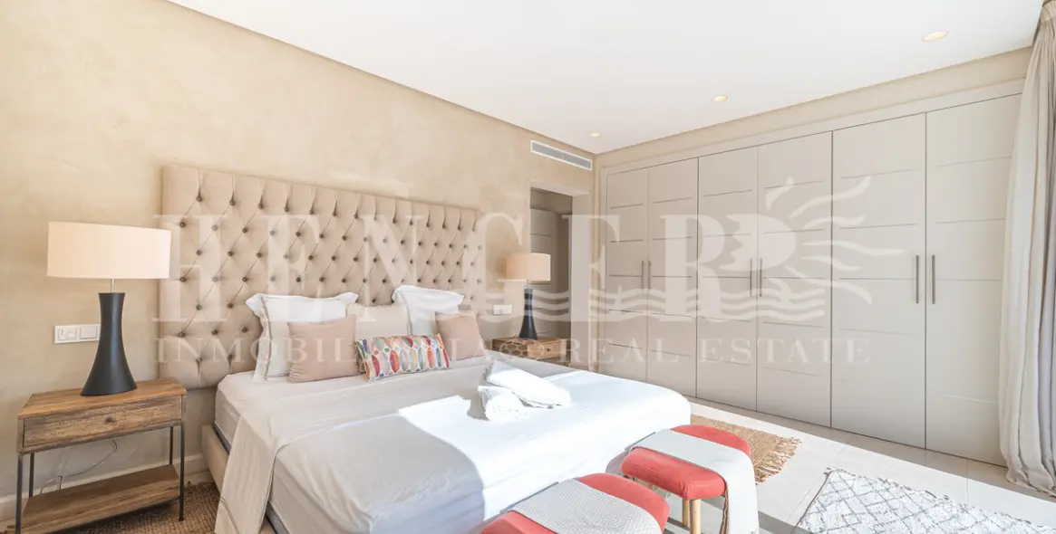 Short-term rent of penthouse in The Golden Mile 40