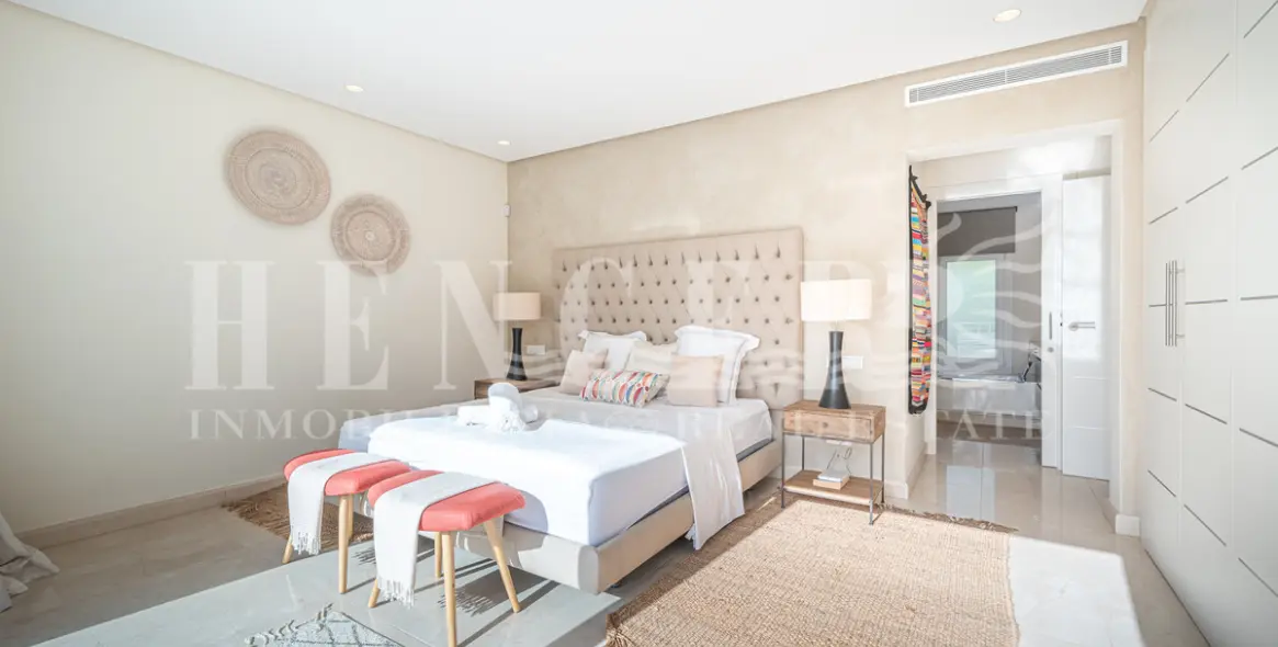 Short-term rent of penthouse in The Golden Mile 41