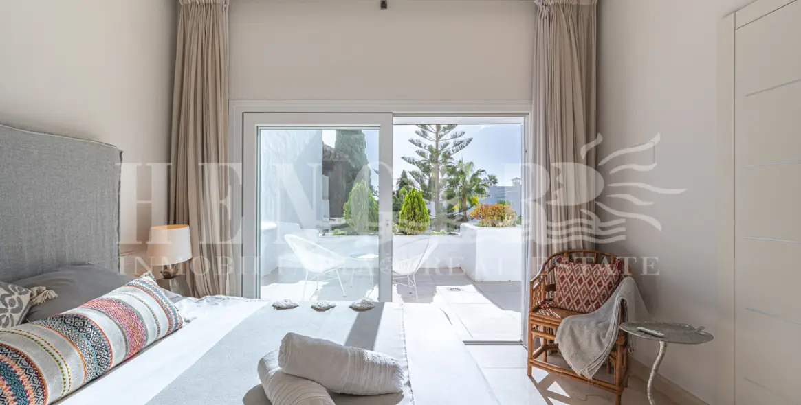 Short-term rent of penthouse in The Golden Mile 42