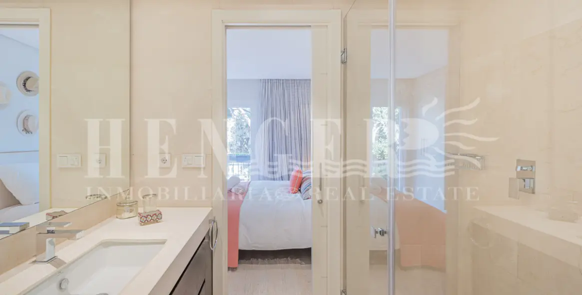 Short-term rent of penthouse in The Golden Mile 45