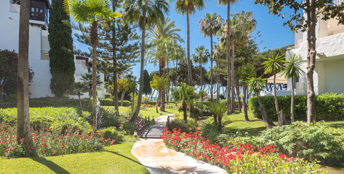 Short-term rent of penthouse in The Golden Mile 48