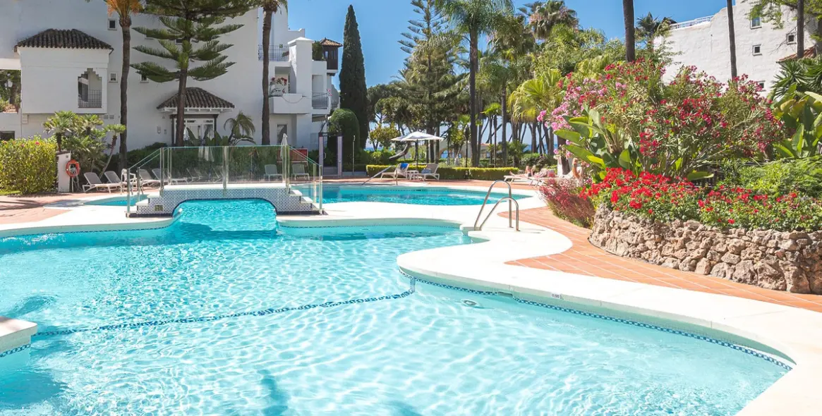 Short-term rent of penthouse in The Golden Mile 49