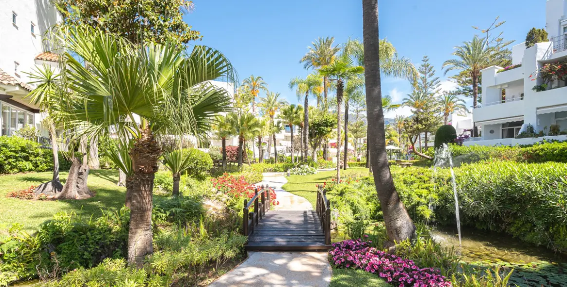 Short-term rent of penthouse in The Golden Mile 50