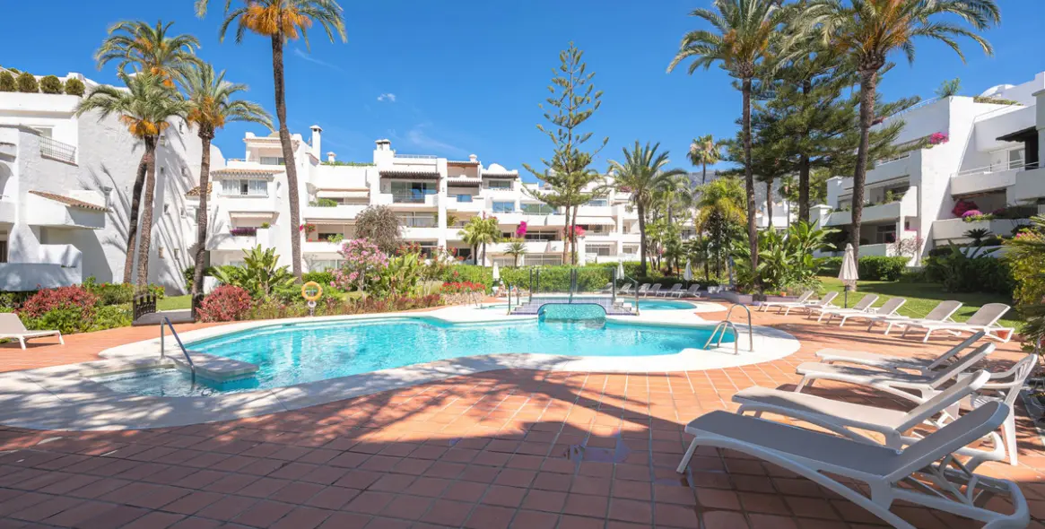 Short-term rent of penthouse in The Golden Mile 51