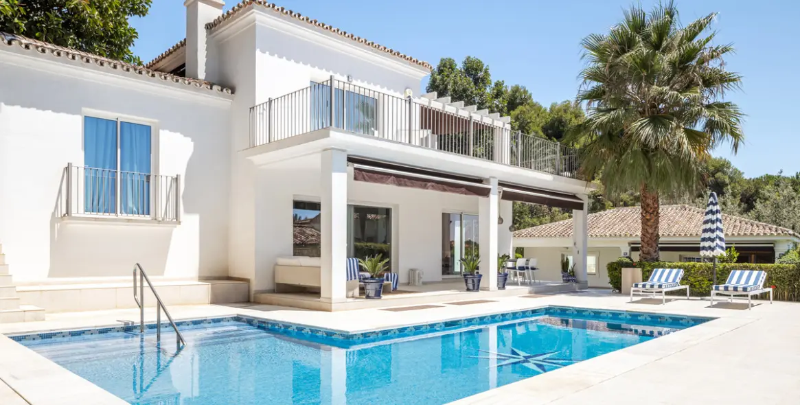 Краткосрочная аренда  отдельно стоящей виллы в The Golden Mile 1