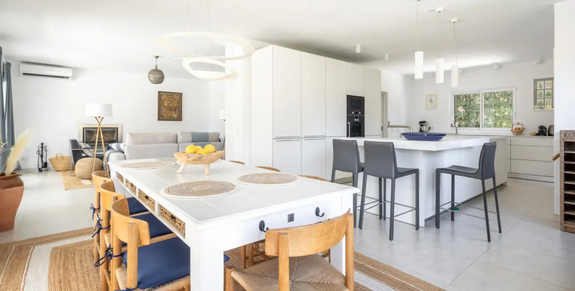 Краткосрочная аренда  отдельно стоящей виллы в The Golden Mile 10