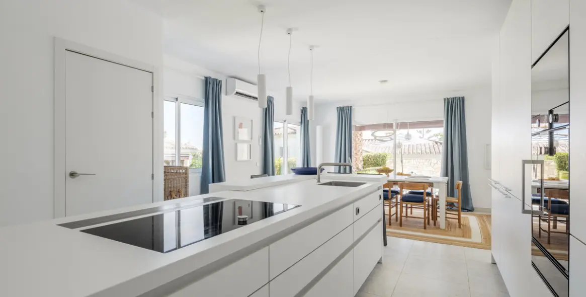 Краткосрочная аренда  отдельно стоящей виллы в The Golden Mile 14