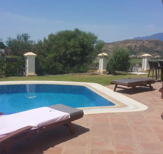 Краткосрочная аренда  отдельно стоящей виллы в Benahavís