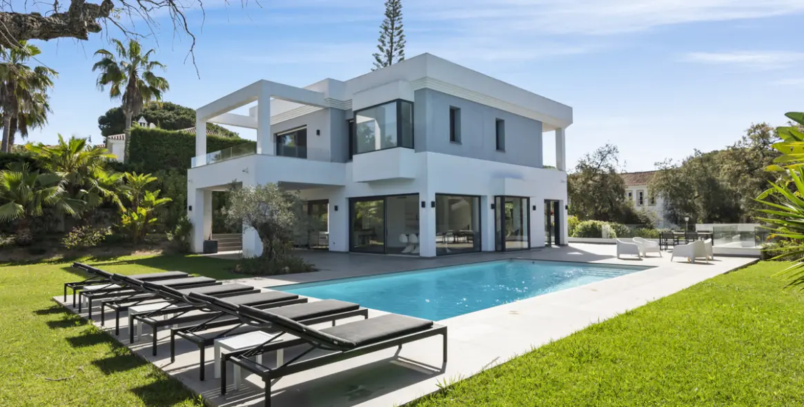 Долгосрочная аренда  отдельно стоящей виллы в Las Chapas 1