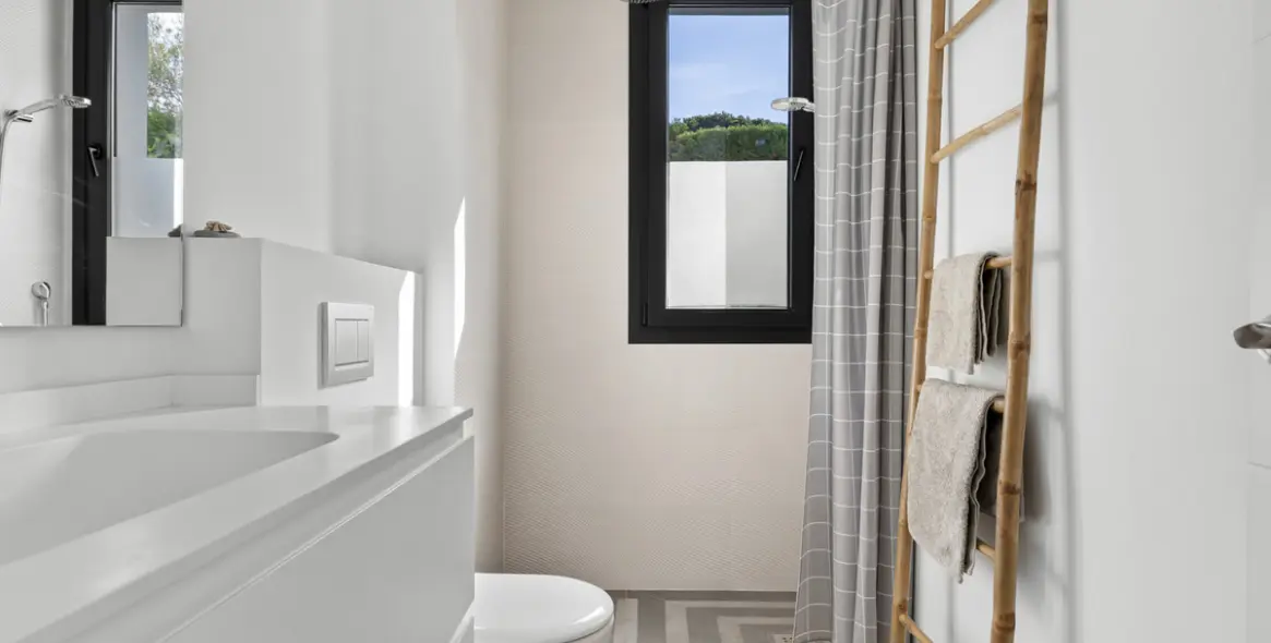 Долгосрочная аренда  отдельно стоящей виллы в Las Chapas 5