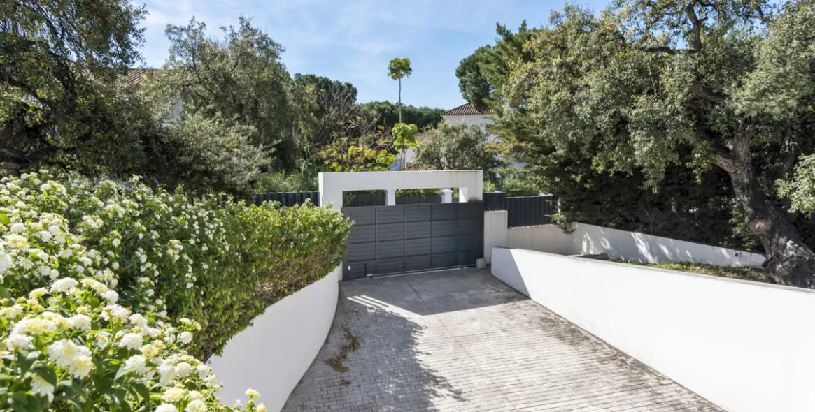 Долгосрочная аренда  отдельно стоящей виллы в Las Chapas 20