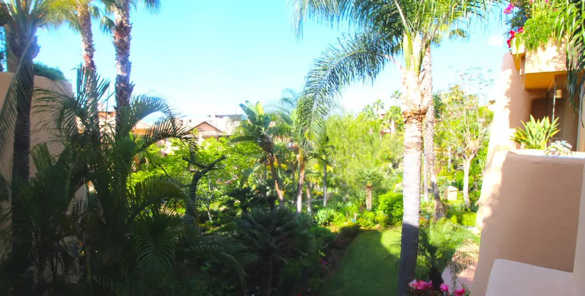 Short-term rent of middle floor apartment in Sierra Blanca 1