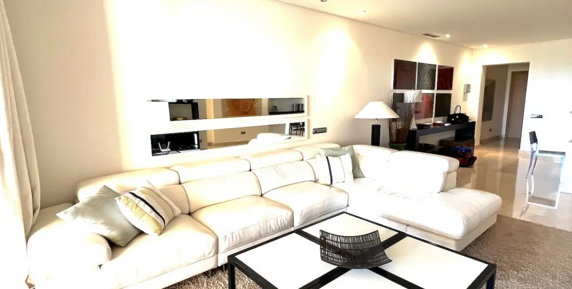 Short-term rent of middle floor apartment in Sierra Blanca 3